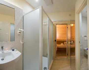 Seafront Wellness Villa with Pool, Blato