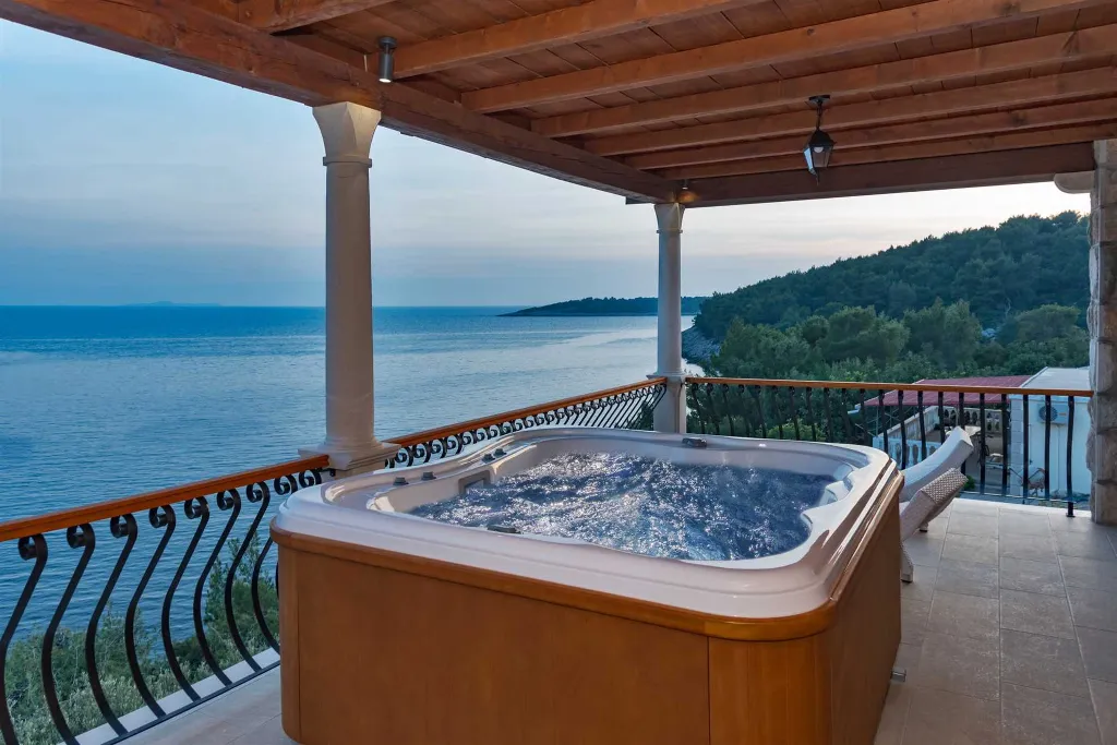 Seafront Wellness Villa with Pool, Blato