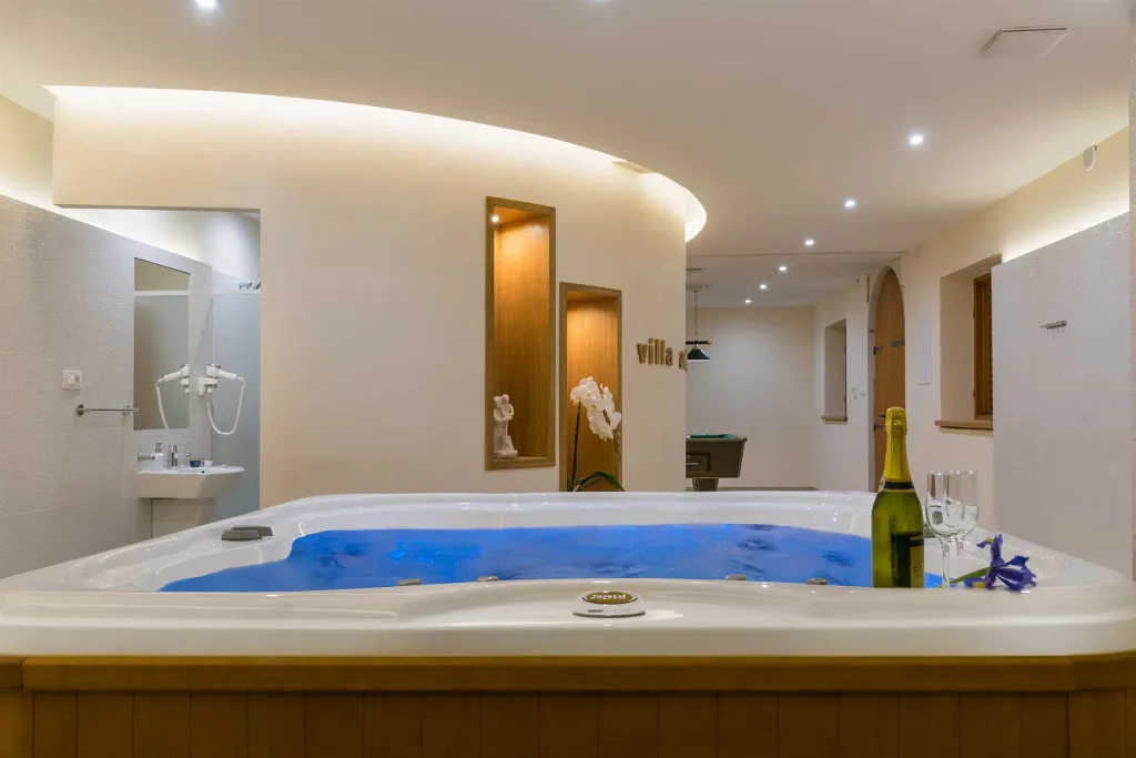 Seafront Wellness Villa with Pool, Blato