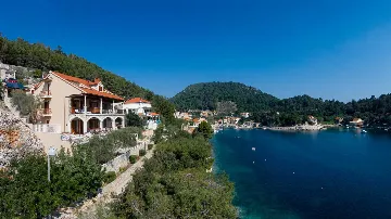 Seafront Wellness Villa with Pool, Blato