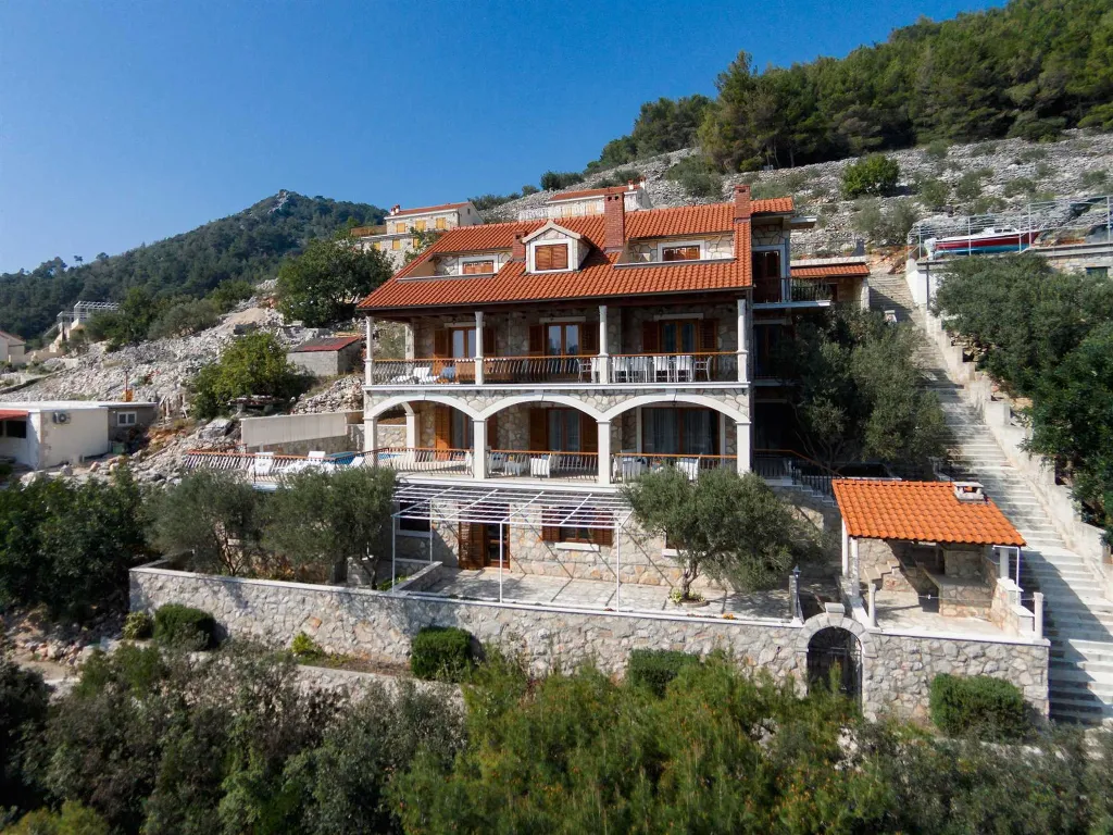 Seafront Wellness Villa with Pool, Blato
