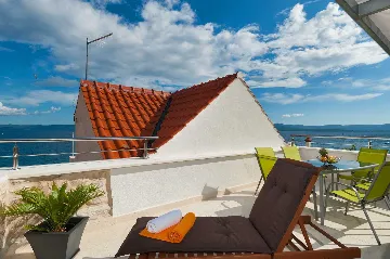 Elegant 5-Bedroom Villa with Pool in Bol