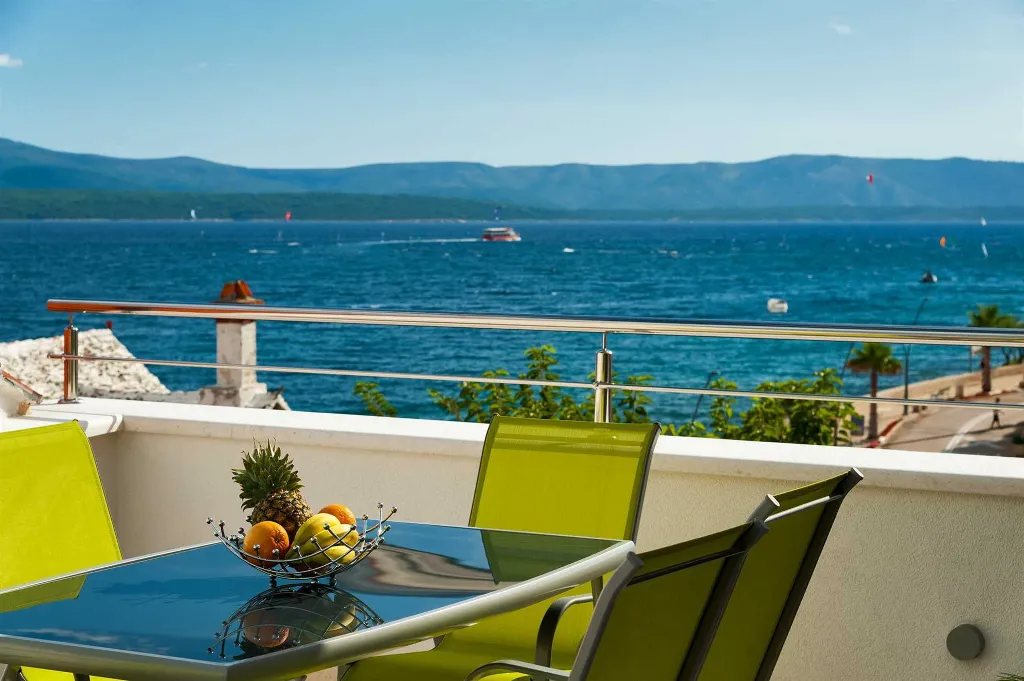 Elegant 5-Bedroom Villa with Pool in Bol