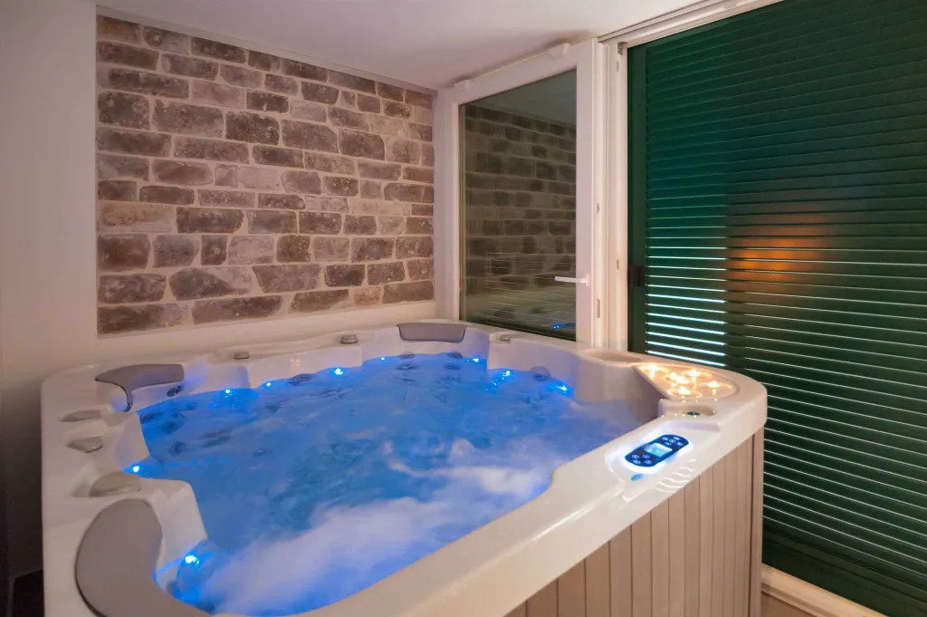 Elegant 5-Bedroom Villa with Pool in Bol