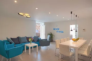 Elegant 5-Bedroom Villa with Pool in Bol