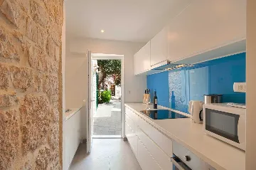 Elegant 5-Bedroom Villa with Pool in Bol