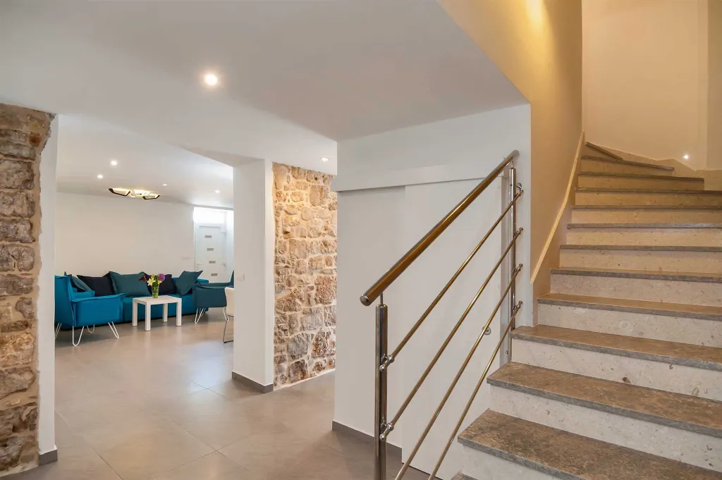 Elegant 5-Bedroom Villa with Pool in Bol