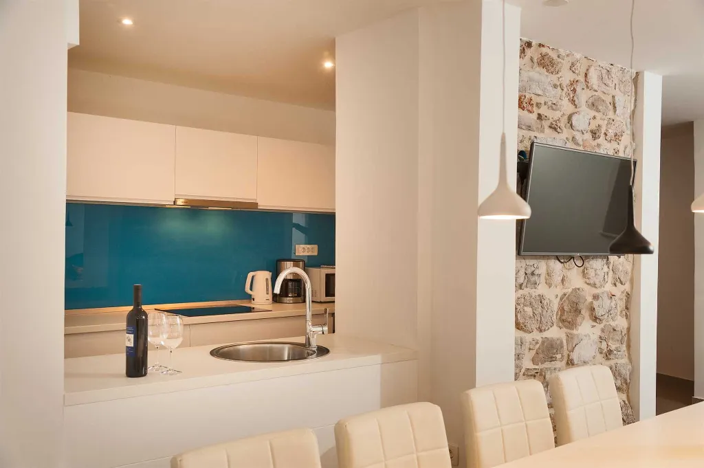 Elegant 5-Bedroom Villa with Pool in Bol