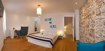 Elegant 5-Bedroom Villa with Pool in Bol