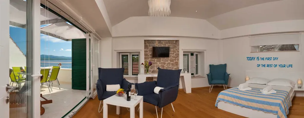 Elegant 5-Bedroom Villa with Pool in Bol