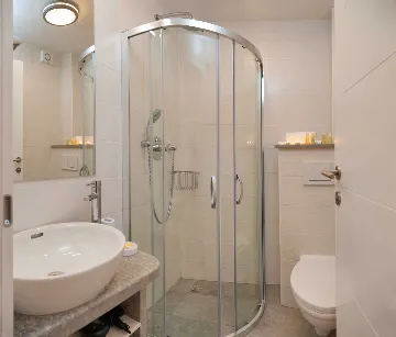 Elegant 5-Bedroom Villa with Pool in Bol