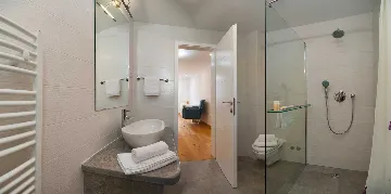 Elegant 5-Bedroom Villa with Pool in Bol