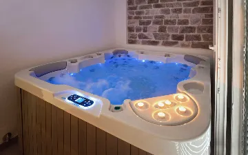 Elegant 5-Bedroom Villa with Pool in Bol