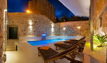 Elegant 5-Bedroom Villa with Pool in Bol