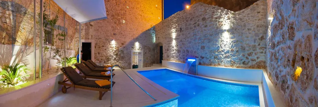 Elegant 5-Bedroom Villa with Pool in Bol