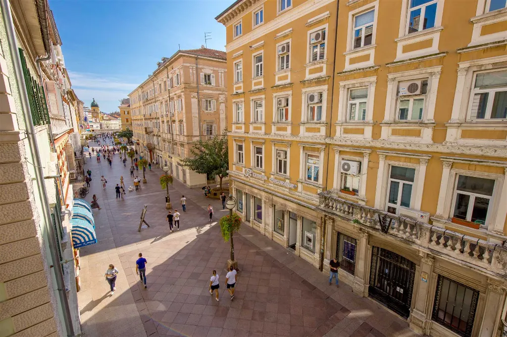 Rijeka 2-Bedroom Apartment for 3–5 Guests