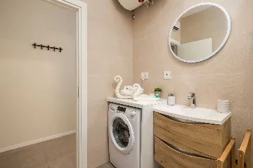 Rijeka 2-Bedroom Apartment for 3–5 Guests