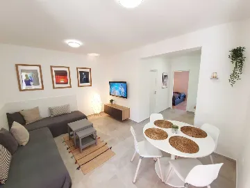 1-Bedroom Apartment with Balcony in Mali Lošinj