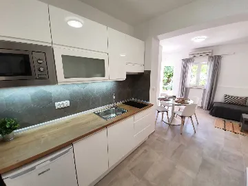 1-Bedroom Apartment with Balcony in Mali Lošinj