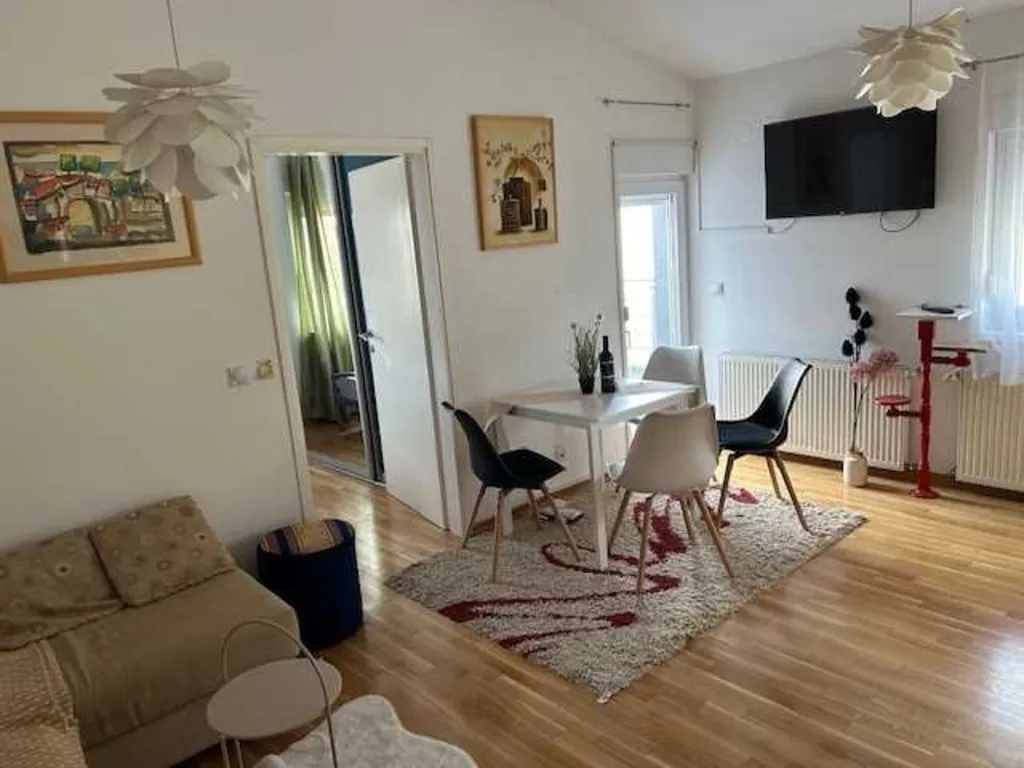 Apartman*** s parkingom Kajzerica