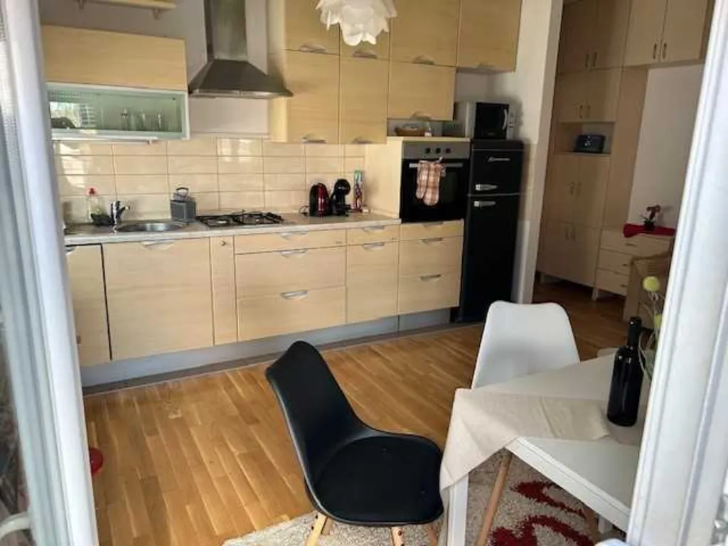 Apartman*** s parkingom Kajzerica