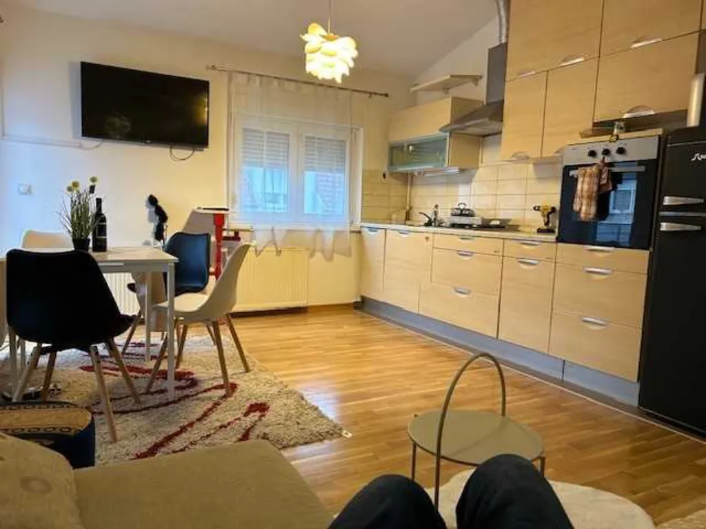 Apartman*** s parkingom Kajzerica