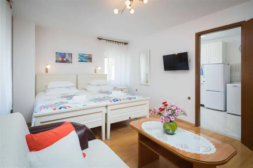 The apartment has everything you need for a pleasant stay.