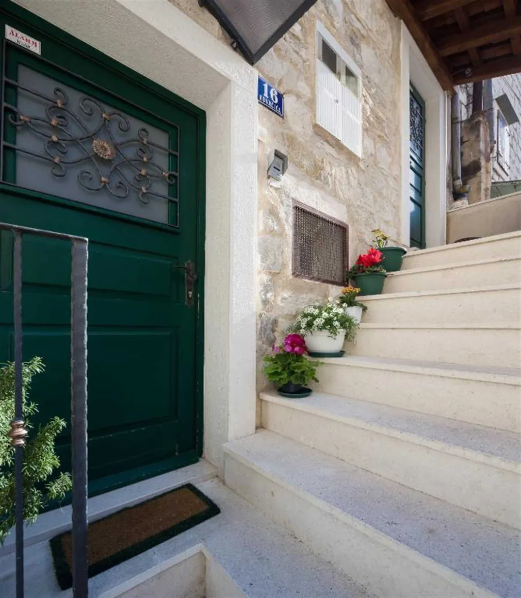 The apartment has everything you need for a pleasant stay.