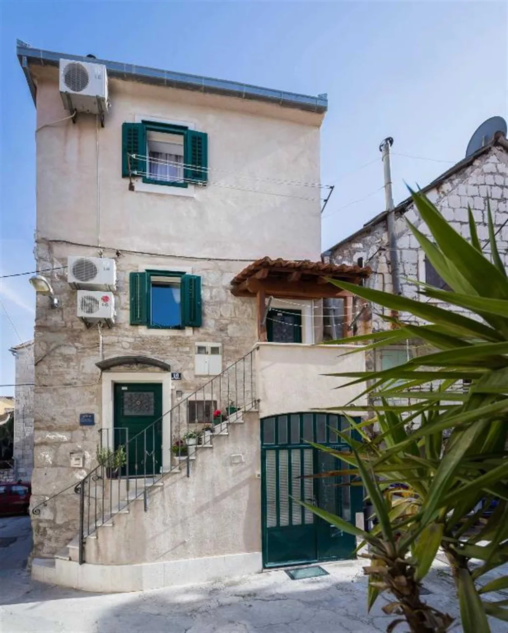 The apartment has everything you need for a pleasant stay.