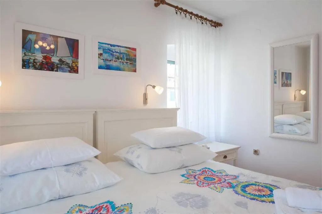 The apartment has everything you need for a pleasant stay.