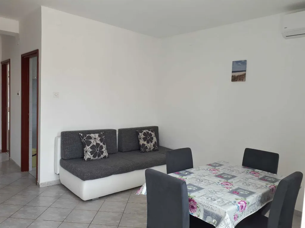 APARTMENT 2 2+2