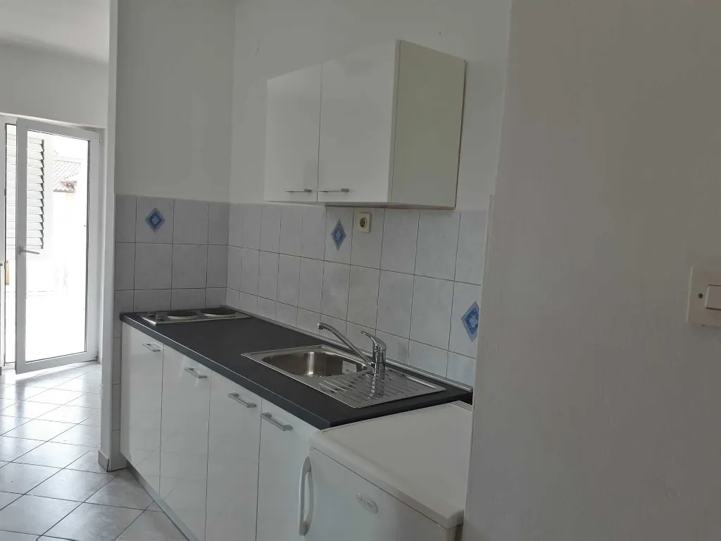 APARTMENT 2 2+2