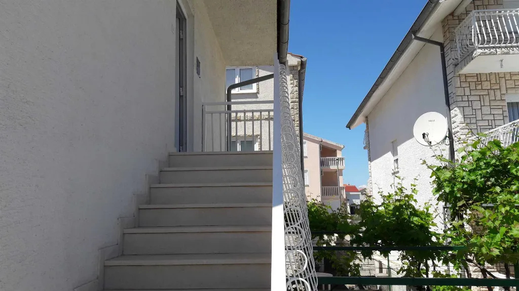 APARTMENT 2 2+2