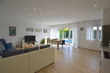 Rovinj Villa for 8 Guests with Parking