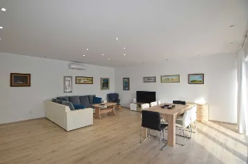 Rovinj Villa for 8 Guests with Parking