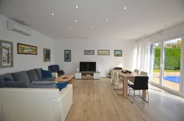 Rovinj Villa for 8 Guests with Parking