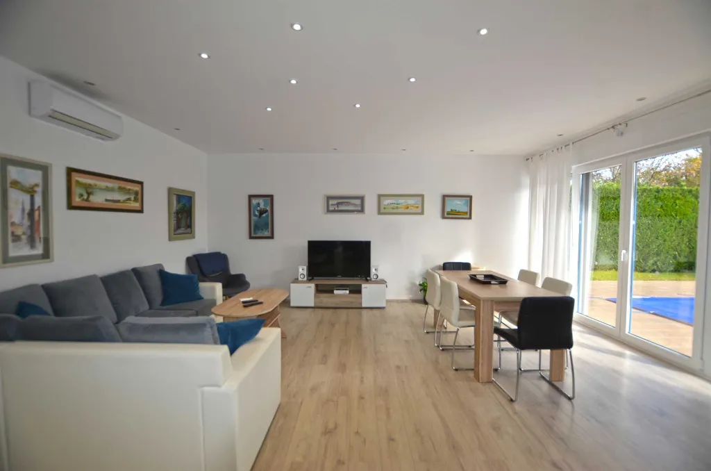 Rovinj Villa for 8 Guests with Parking