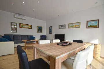 Rovinj Villa for 8 Guests with Parking