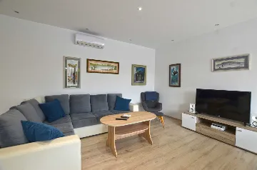 Rovinj Villa for 8 Guests with Parking