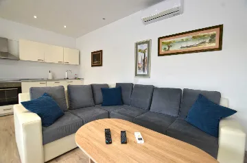 Rovinj Villa for 8 Guests with Parking