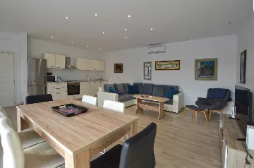 Rovinj Villa for 8 Guests with Parking