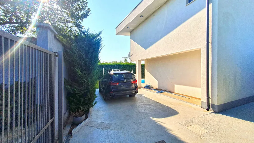 Rovinj Villa for 8 Guests with Parking