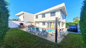 Rovinj Villa for 8 Guests with Parking