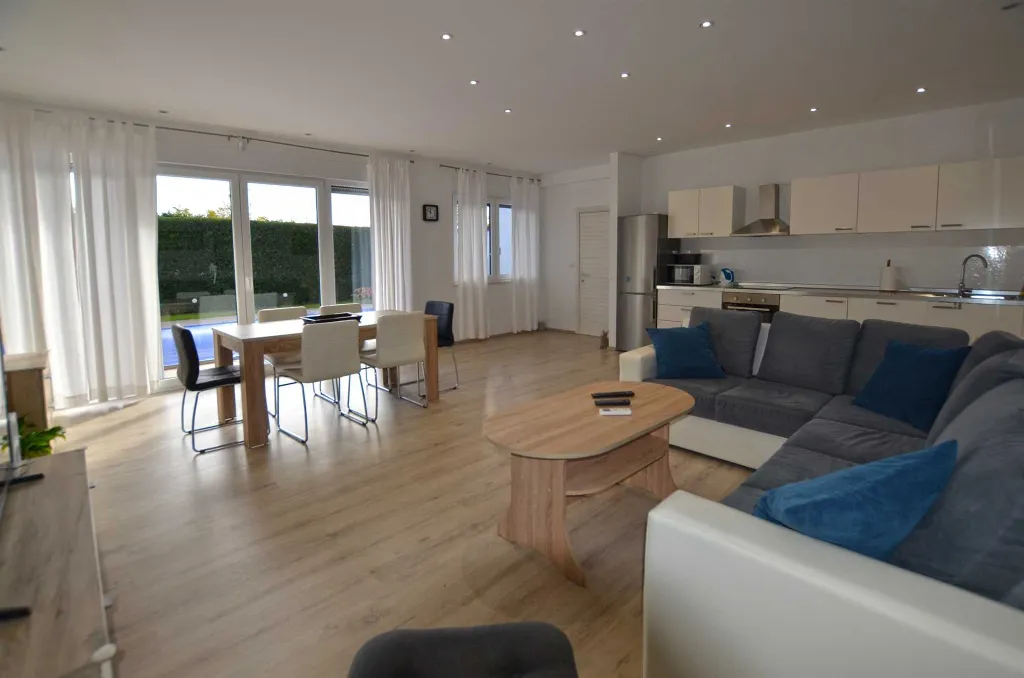 Rovinj Villa for 8 Guests with Parking