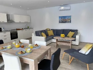 Rovinj Villa for 8 Guests with Parking