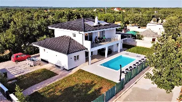 4-Bedroom Villa in Vodnjan with Private Pool