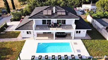 4-Bedroom Villa in Vodnjan with Private Pool