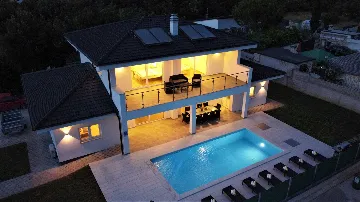 4-Bedroom Villa in Vodnjan with Private Pool