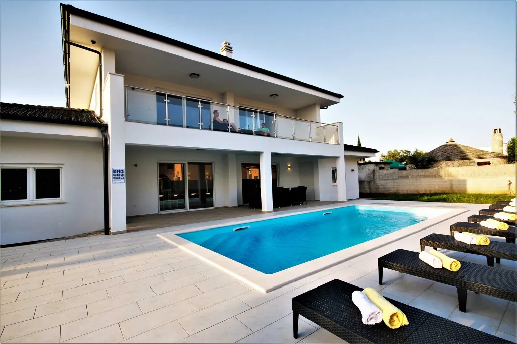 4-Bedroom Villa in Vodnjan with Private Pool