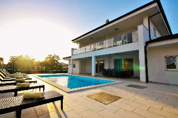 4-Bedroom Villa in Vodnjan with Private Pool